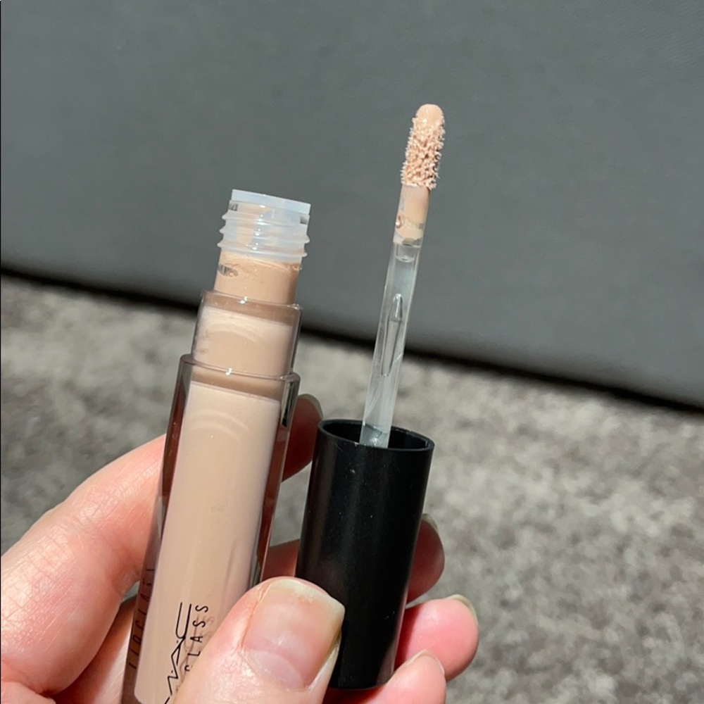 MAC showing skin gloss